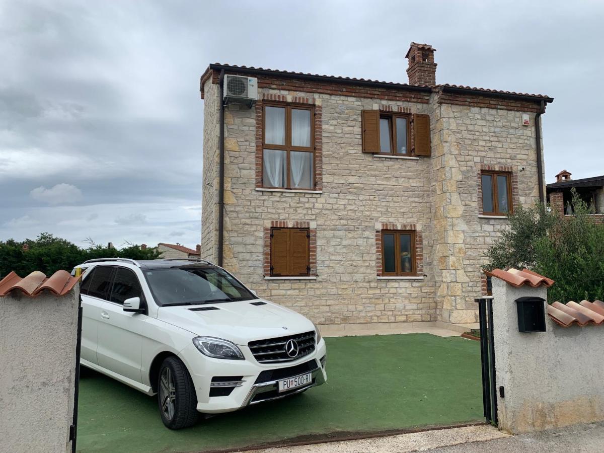 Villa Suzy With Heated Pool Svetvinčenat Kültér fotó